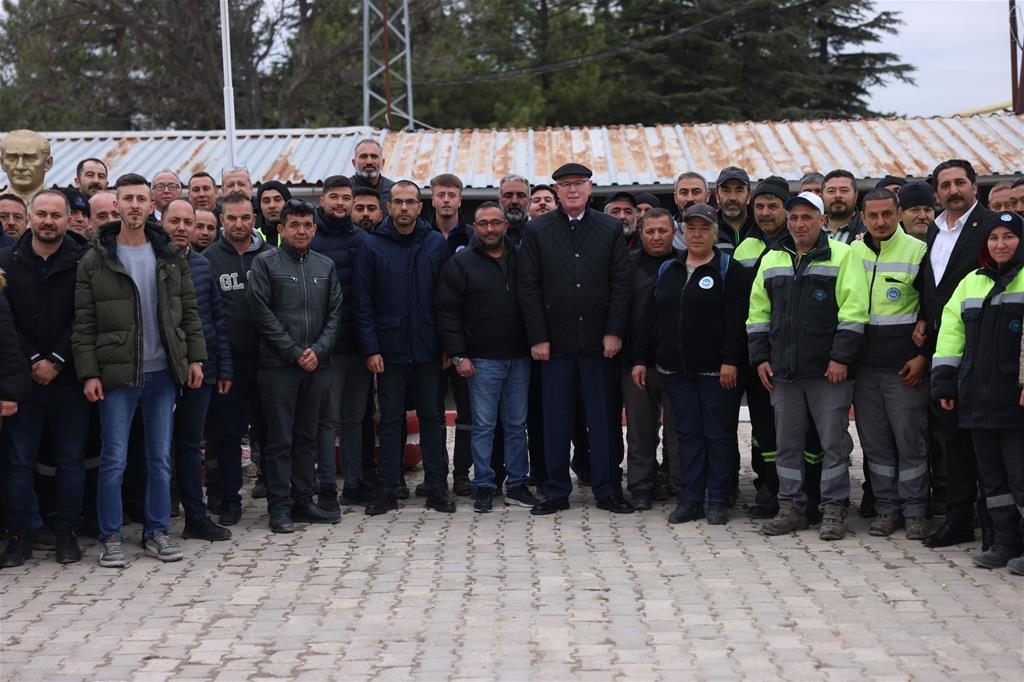 Başkan Kurt, belediye personeliyle bayramlaştı: “Halka Hizmet Etmekten Geri Durmayacağız!”