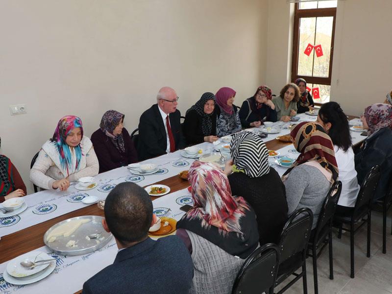 Başkan Kurt Erenköy’de kadınlarla buluştu